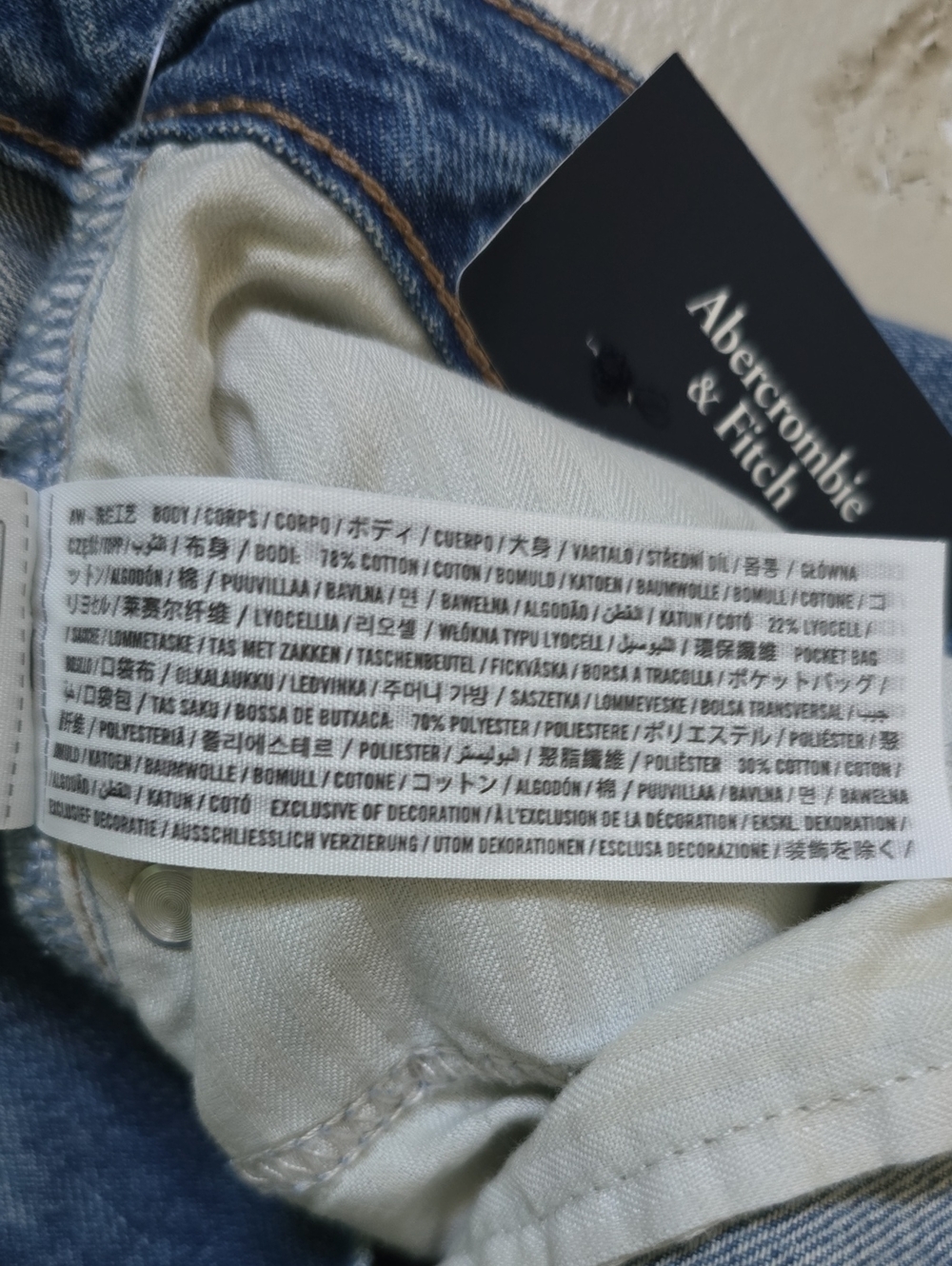 Abercrombie & Fitch NWT Curve Love High Rise Wide Leg Jeans Size 31 Long - Picture 4 of 9
